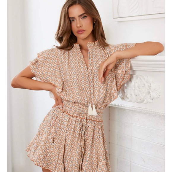 Bookmark for Live Shows- Activewear, Jeffree Star, Free People skincare jewelry - Picture 4 of 10